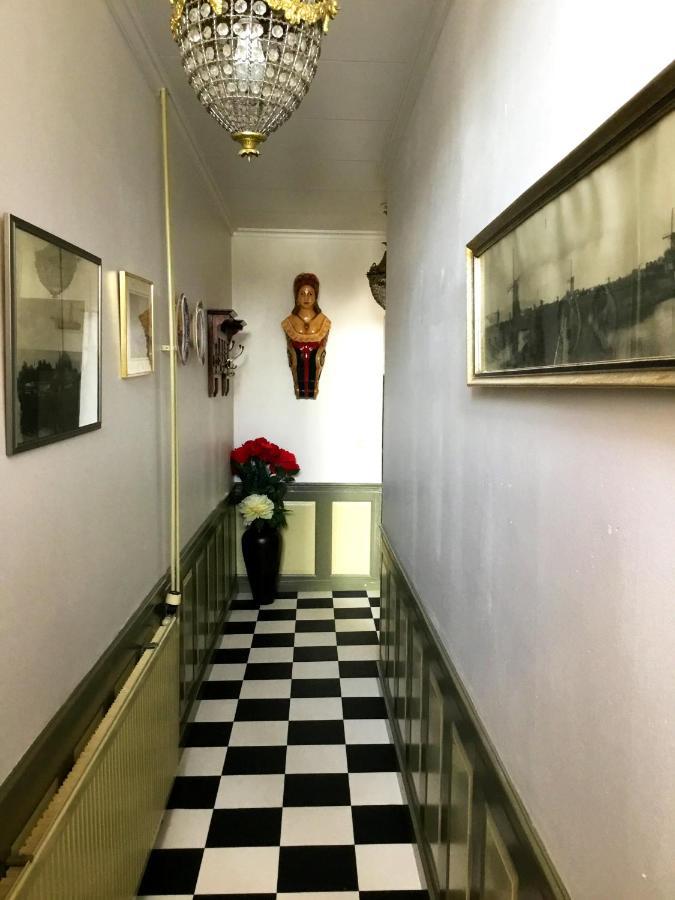 De Kapiteinshut Aan De Rivier Met Xl Ligbad En Sauna Lekkerkerk Exteriör bild